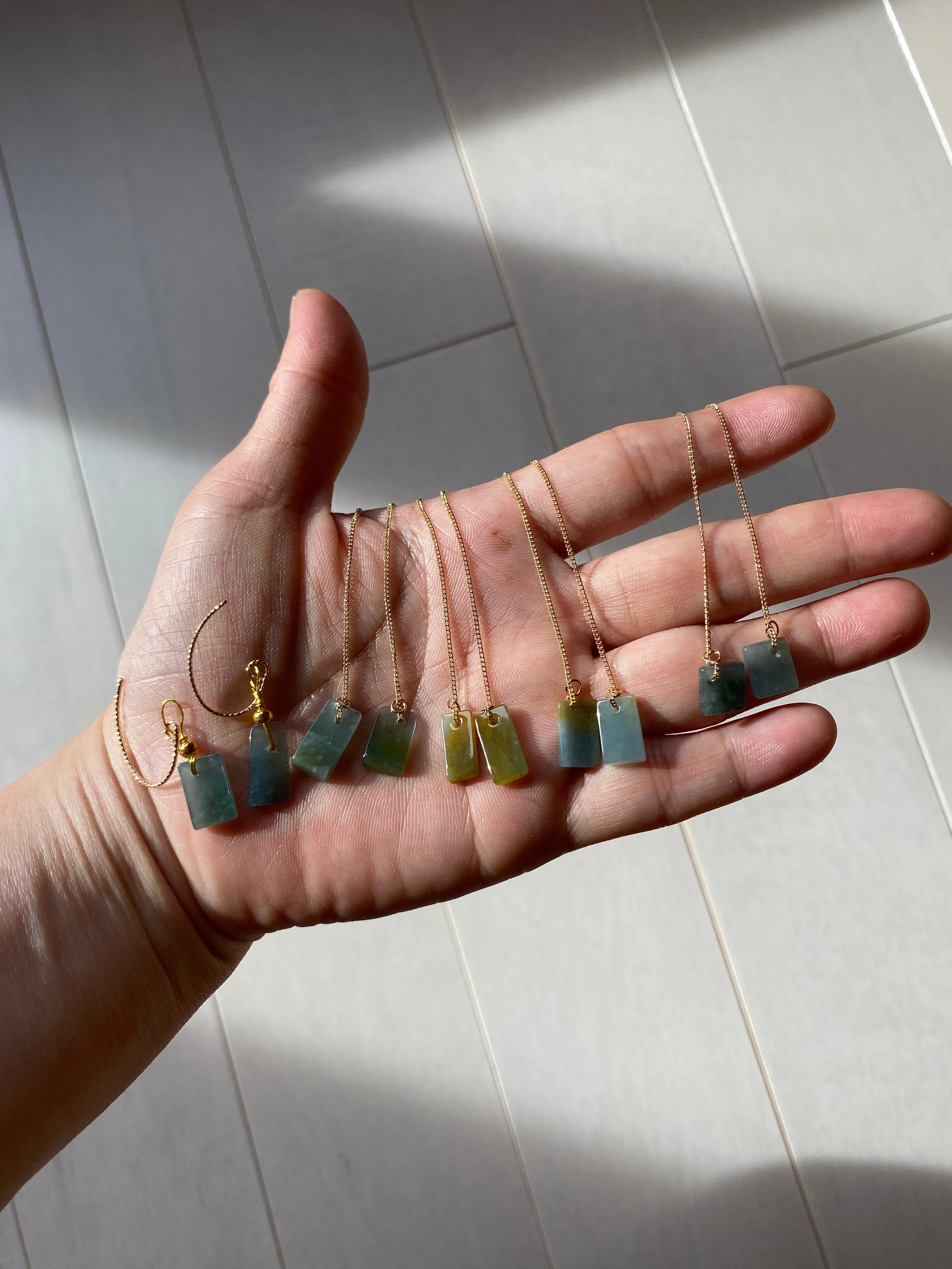 100% Natural icy watery deep sea blue/green/gray safe and sound dangling Guatemala jadeite Jade earring Q125