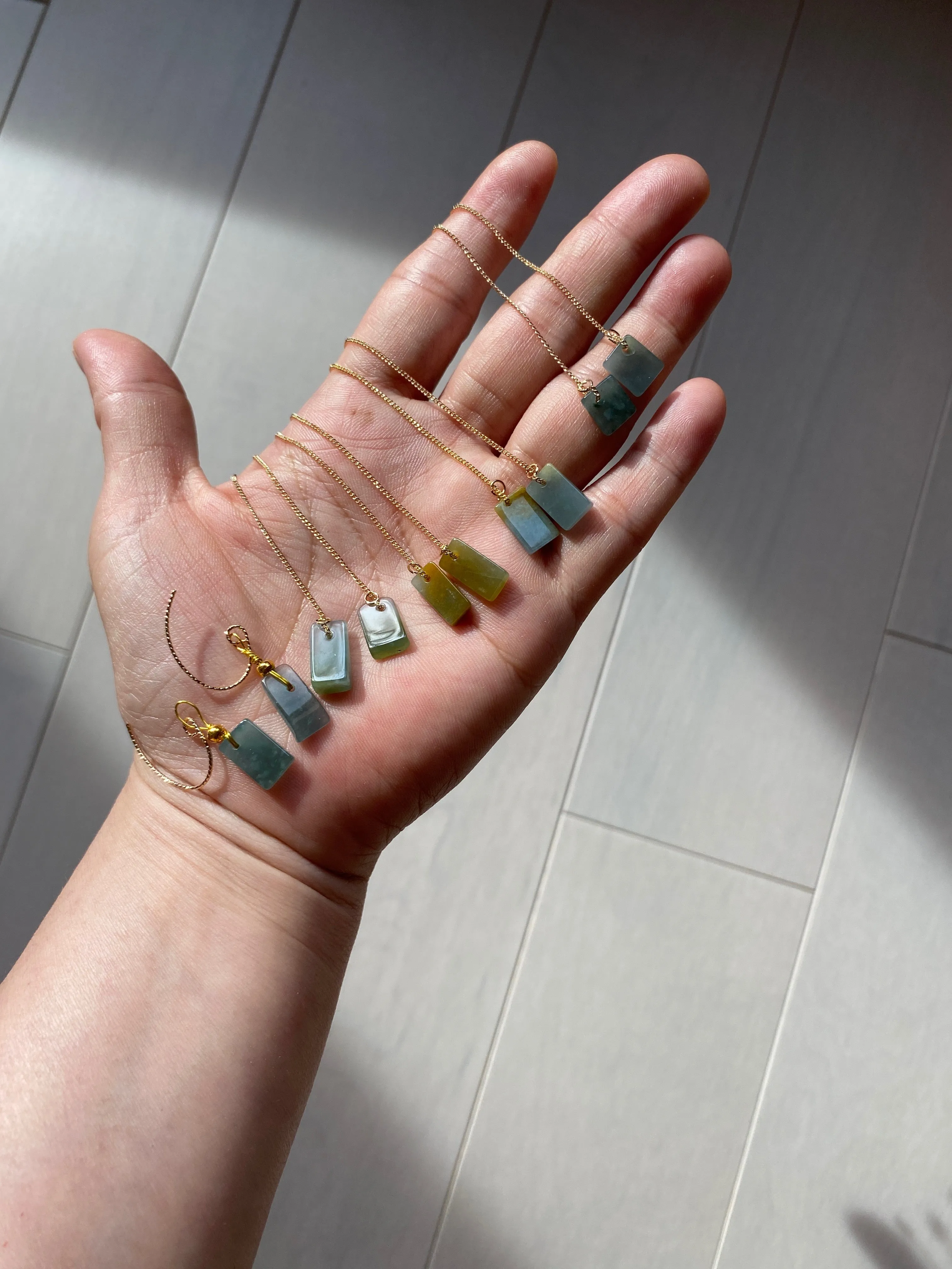 100% Natural icy watery deep sea blue/green/gray safe and sound dangling Guatemala jadeite Jade earring Q125