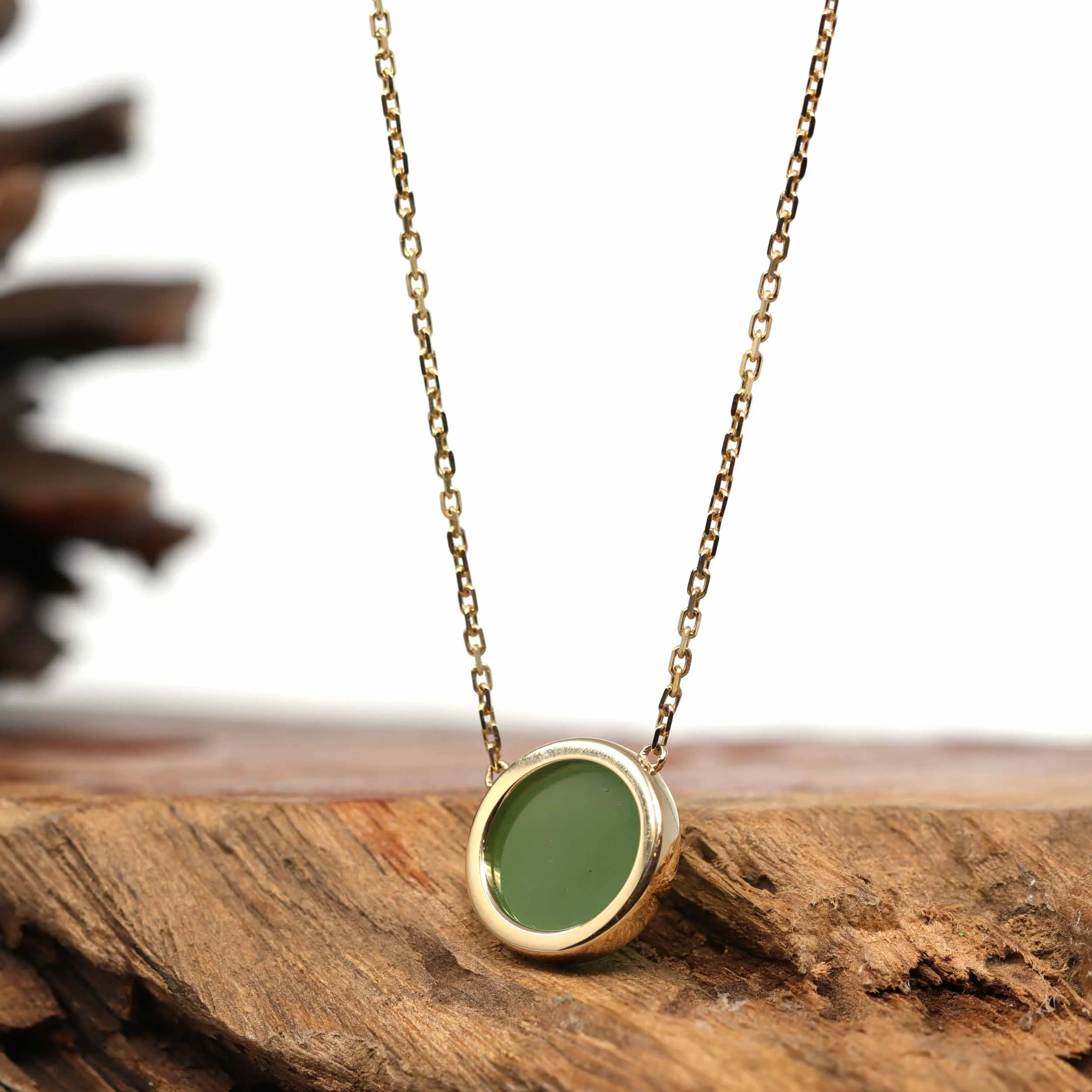 14K Gold Genuine Very High-quality Green Apple Green Jade Circle Pendant Necklace