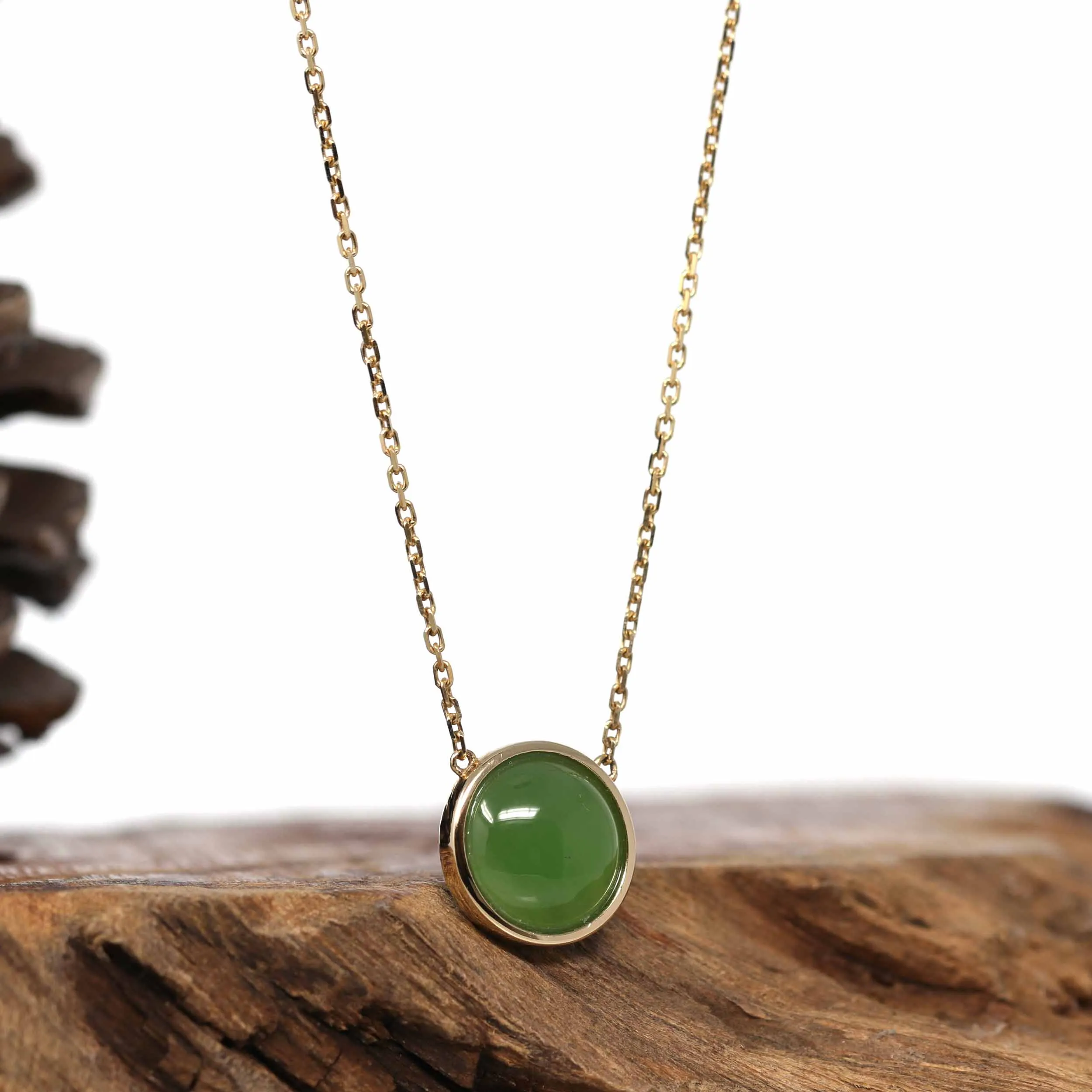 14K Gold Genuine Very High-quality Green Apple Green Jade Circle Pendant Necklace
