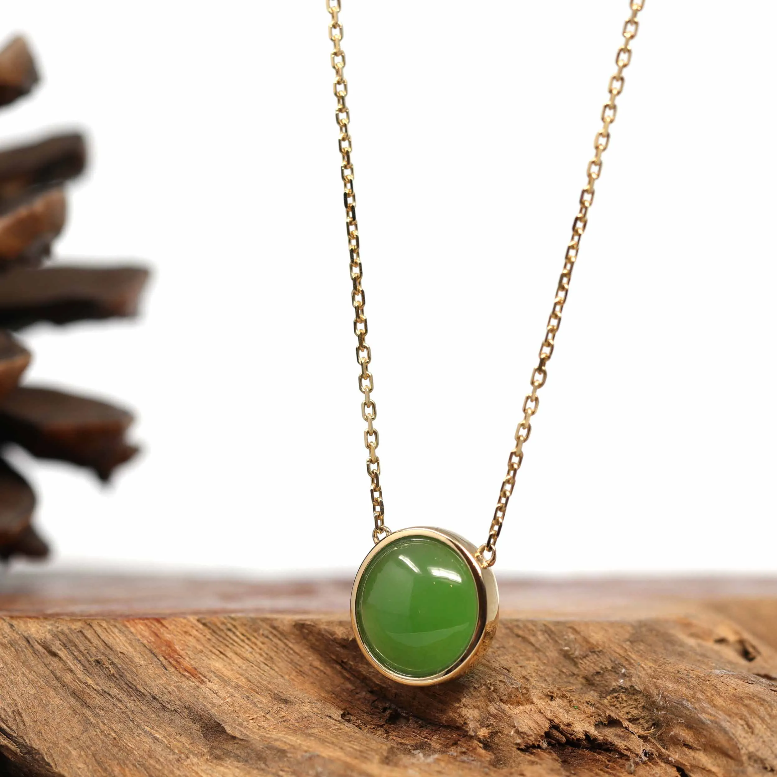 14K Gold Genuine Very High-quality Green Apple Green Jade Circle Pendant Necklace