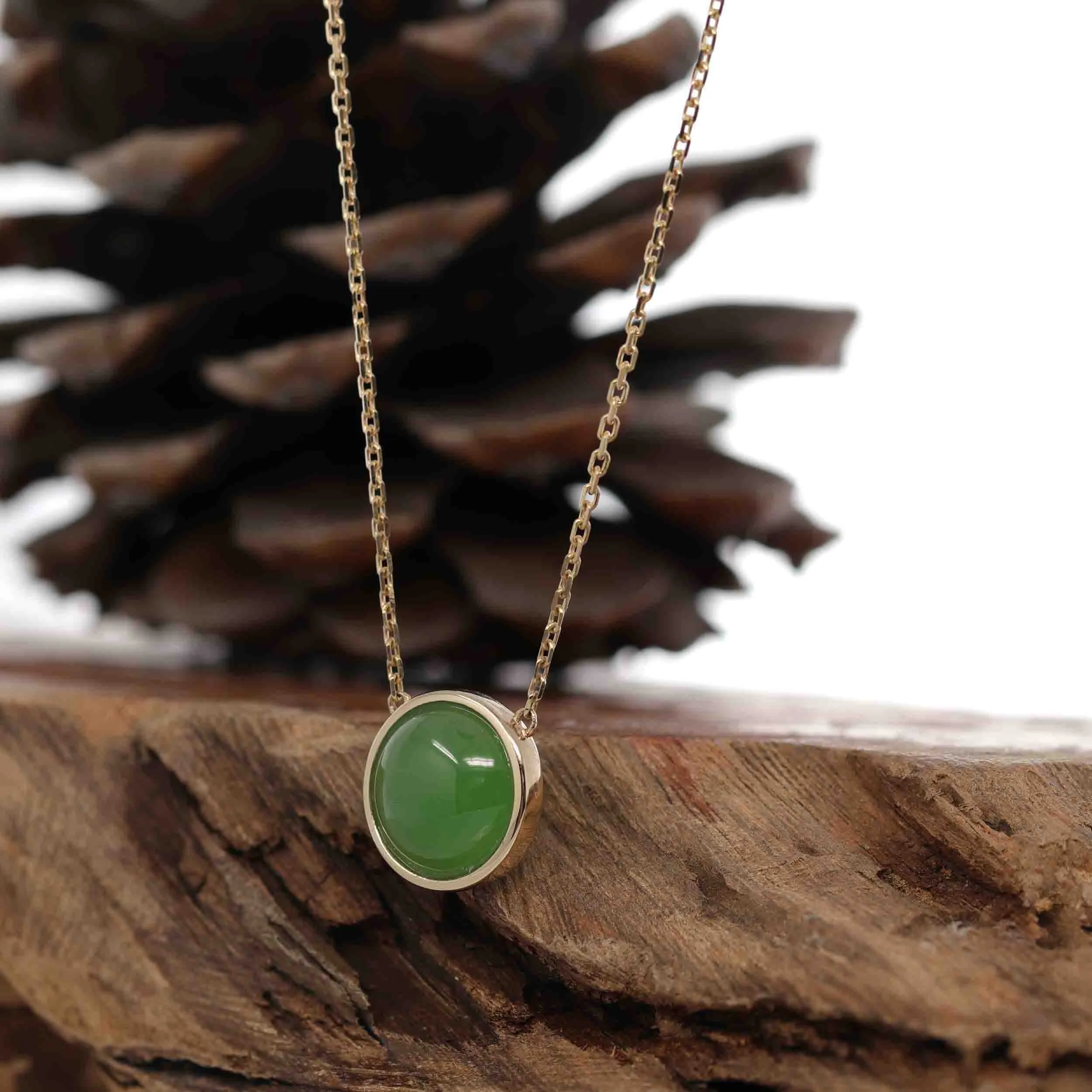14K Gold Genuine Very High-quality Green Apple Green Jade Circle Pendant Necklace