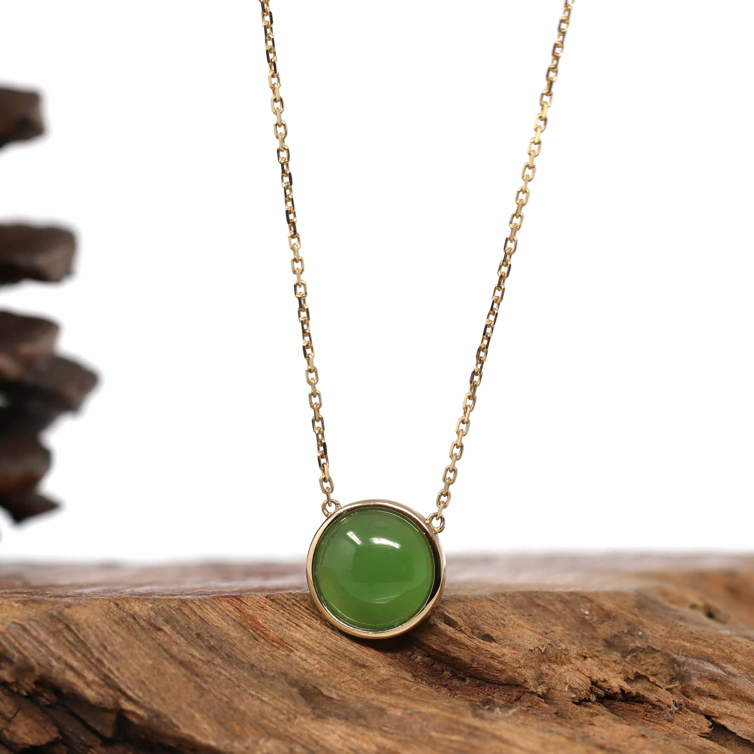14K Gold Genuine Very High-quality Green Apple Green Jade Circle Pendant Necklace