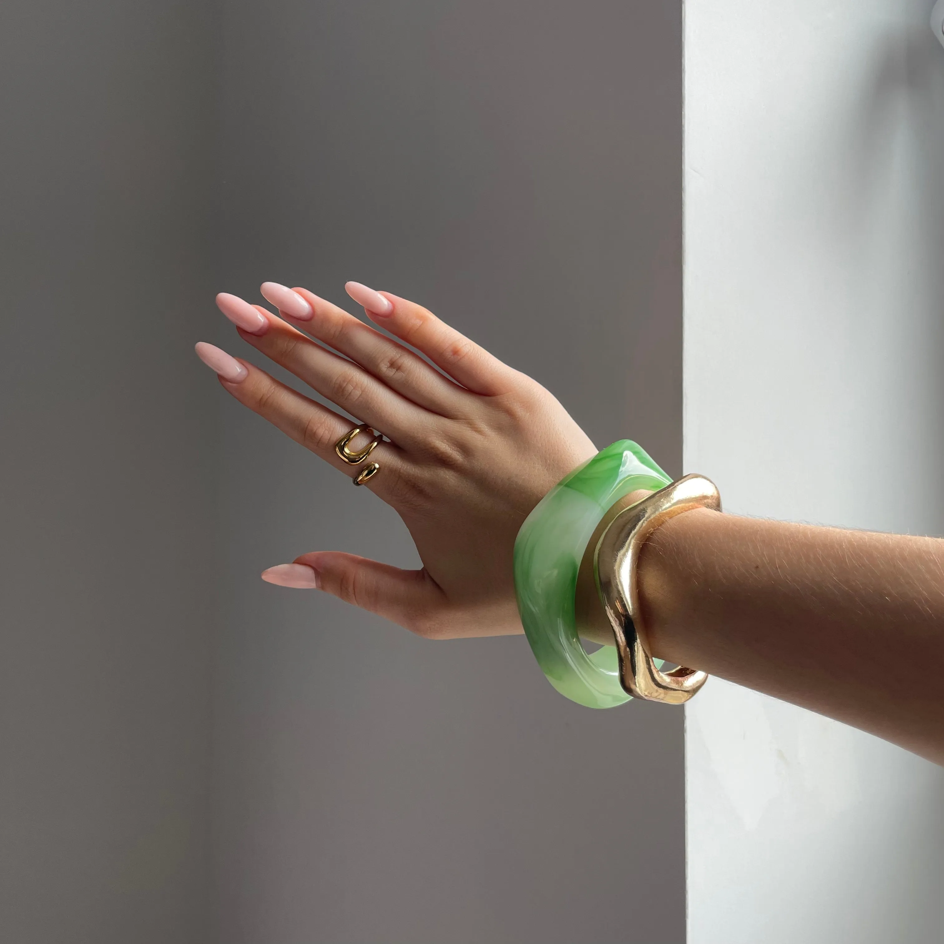 ACRYLIC BANGLE - KIWI