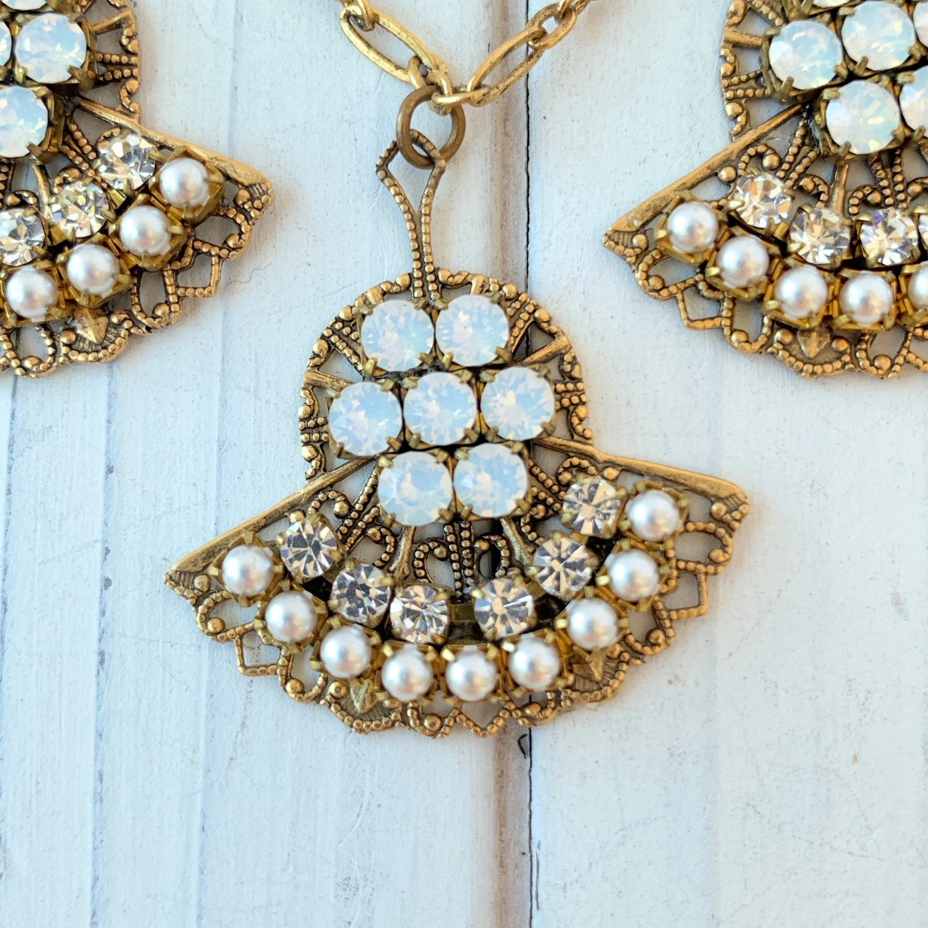Elegant Fan Rhinestone Necklace