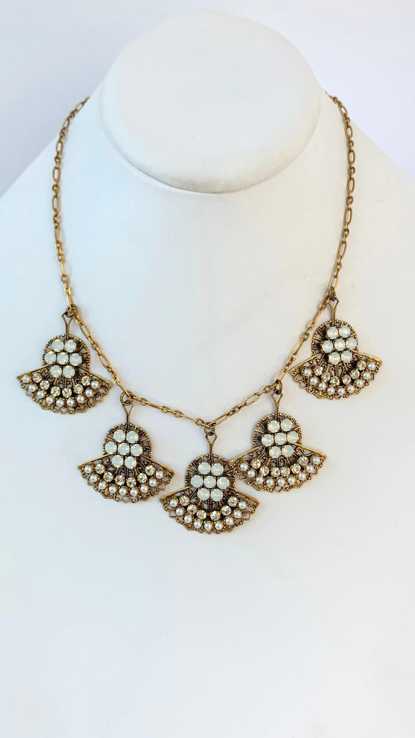 Elegant Fan Rhinestone Necklace