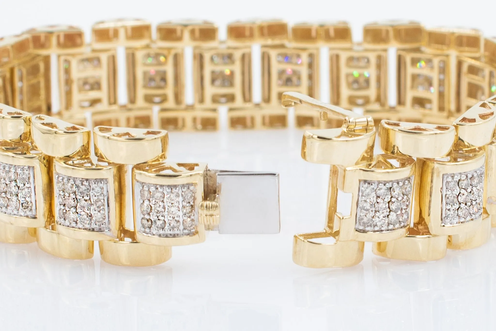 Men's 10K gold hatch style bracelet.