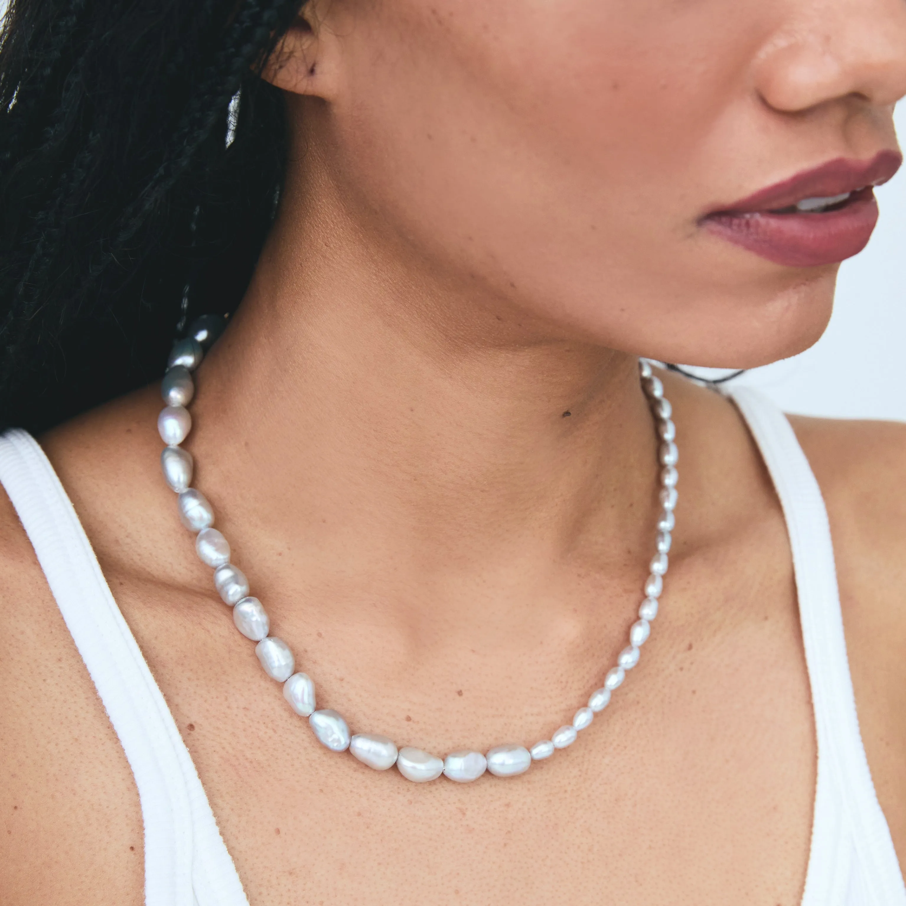 QUINN PEARL NECKLACE GREY