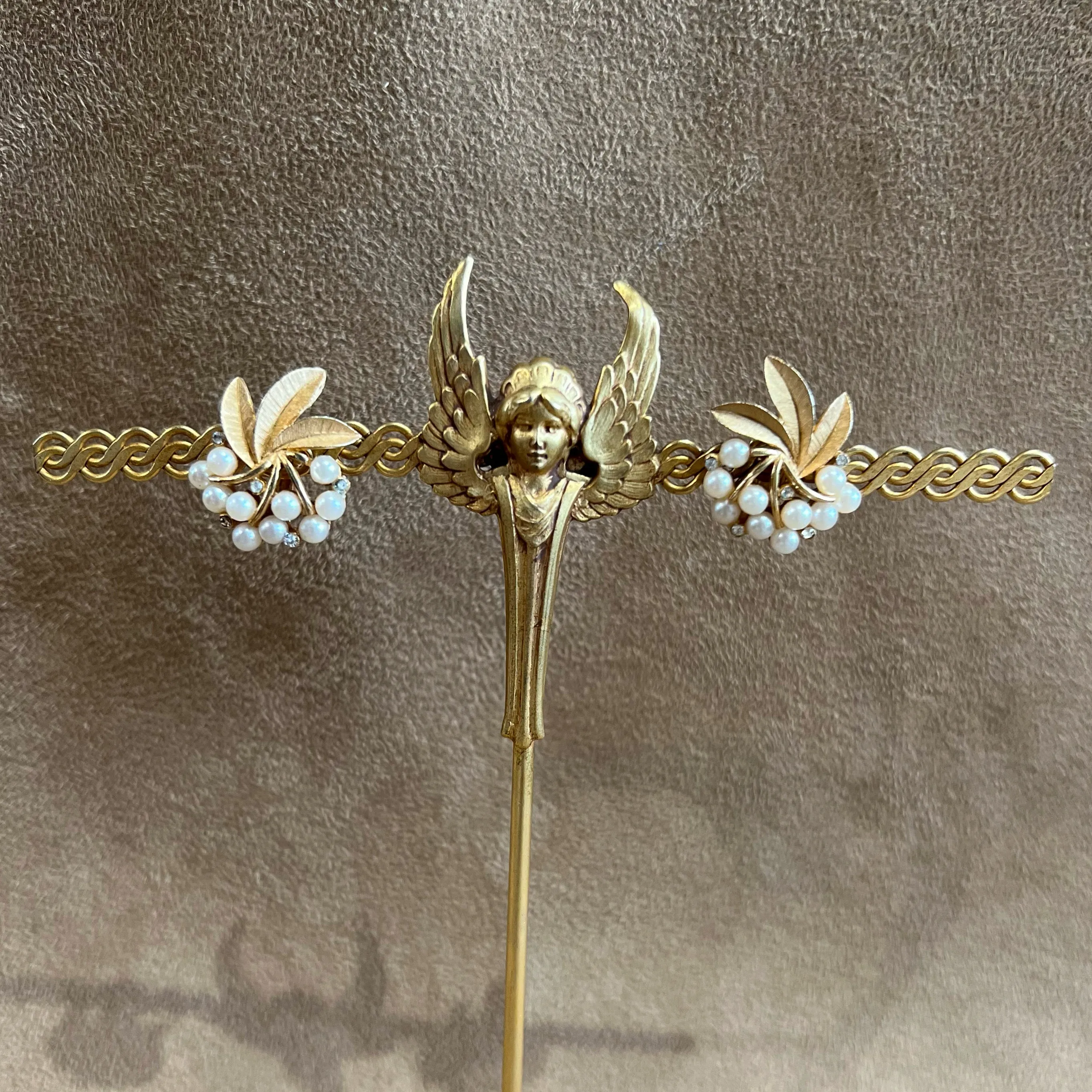 Trifari Pearl Leafy Pearl Vintage Clip on Earrings 012
